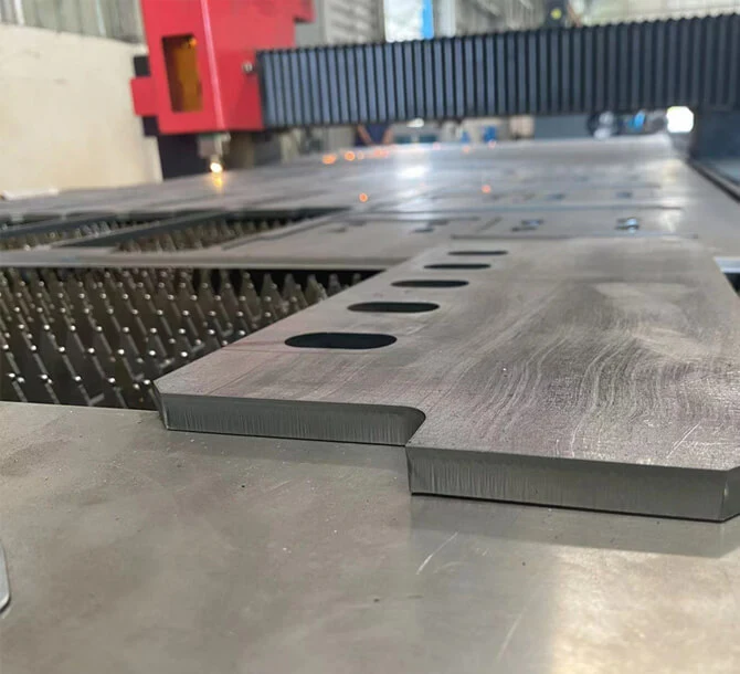 Die Anwendung von 12kw Remcor Spark Faserlaser-Schneide maschine in den Hoch leistungs blechen oder Rohren Schneiden