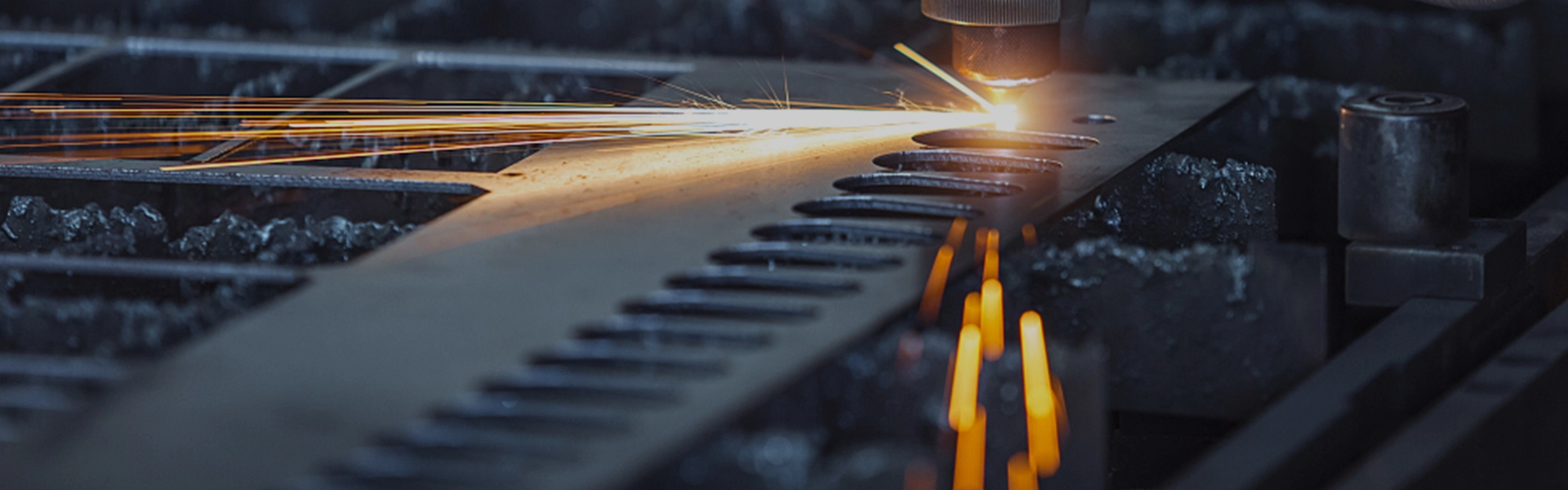 Laser-Maschine im Baustahl