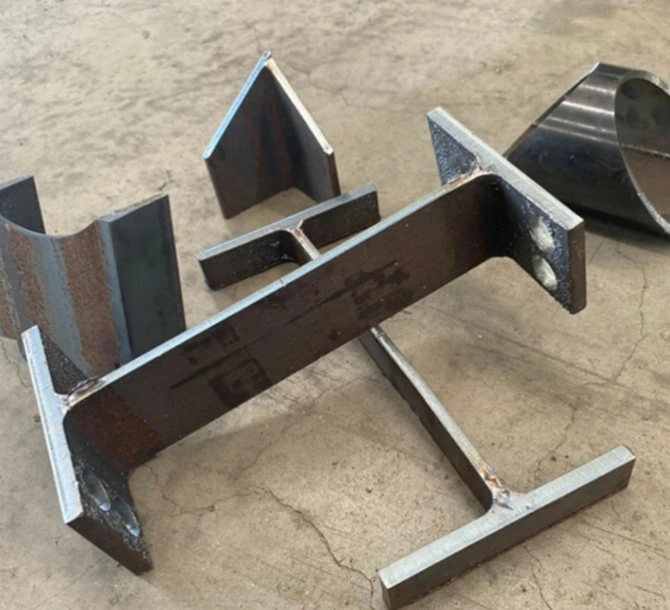 Die Laser-Rohrs chneide maschine beim Schneiden von runden oder quadratischen Rohren für die medizinischen Betten oder Bänke